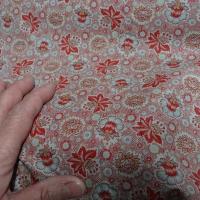 Popeline coton fond gris perle motif fleuri rouge 4 