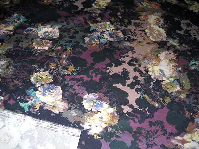 bengaline coton lycra noir prune motif oeillets 2