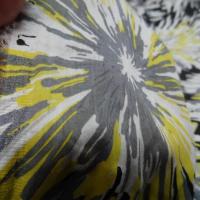 Popeline coton noir blanc jaune motif chrysantheme 2 