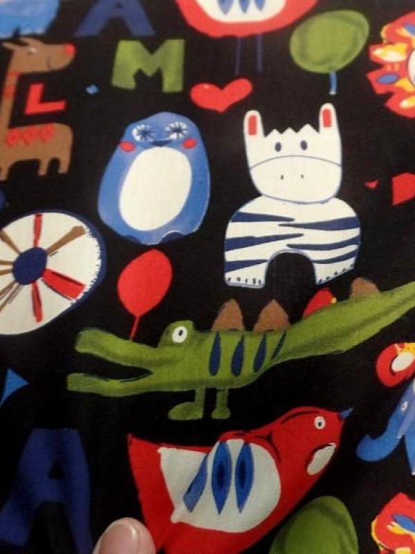 Popeline coton noir motifs animaux 1 