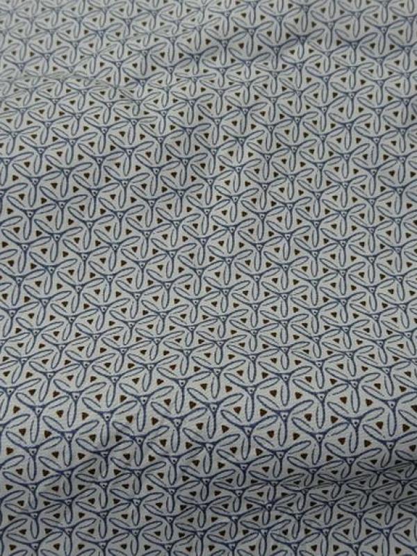 Popeline coton petits motifs fond blanc casse 3 