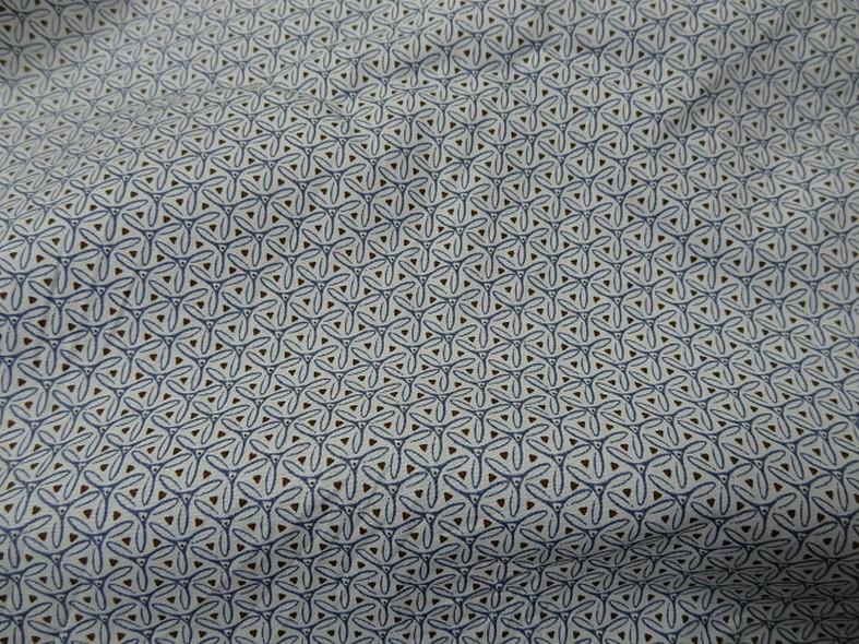 Popeline coton petits motifs fond blanc casse 3