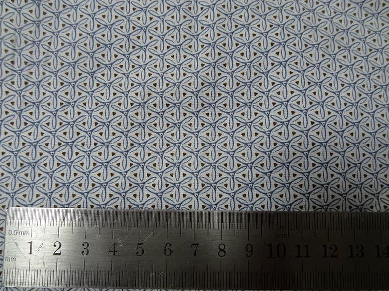 Popeline coton petits motifs fond blanc casse 4