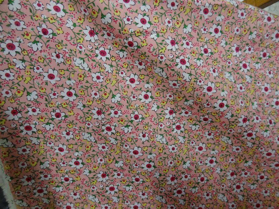 Popeline coton rose saumone a petites fleurs