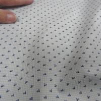 Popeline de coton blanc imprime petits trefles bleu marine 7 