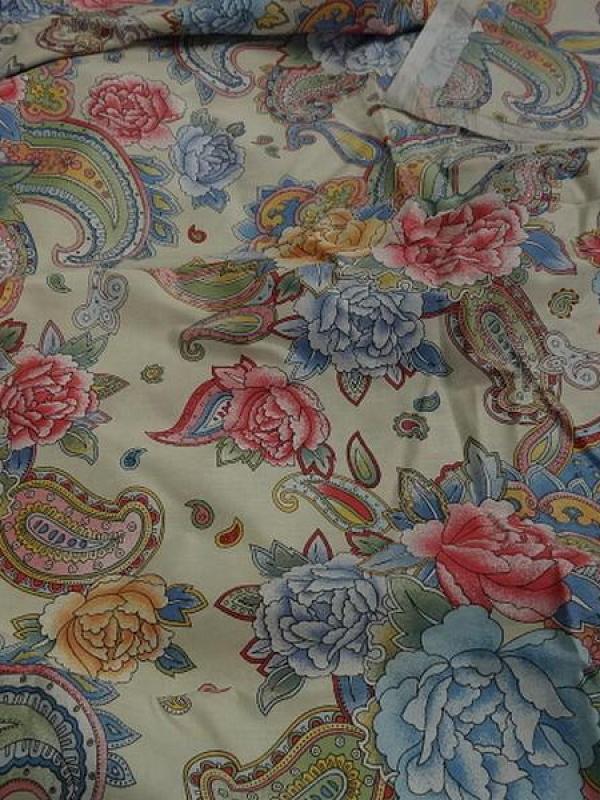 Popeline fond ecru fleurs type provencal 2 