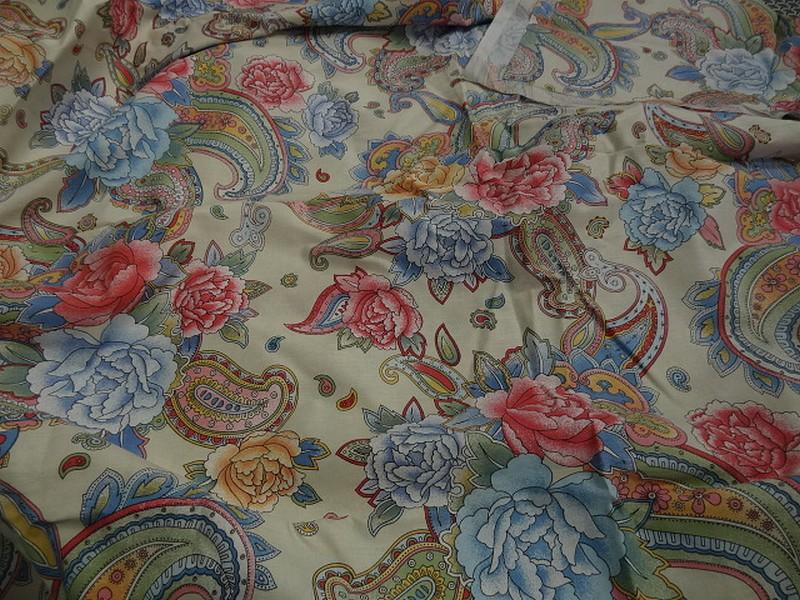 Popeline fond ecru fleurs type provencal 2