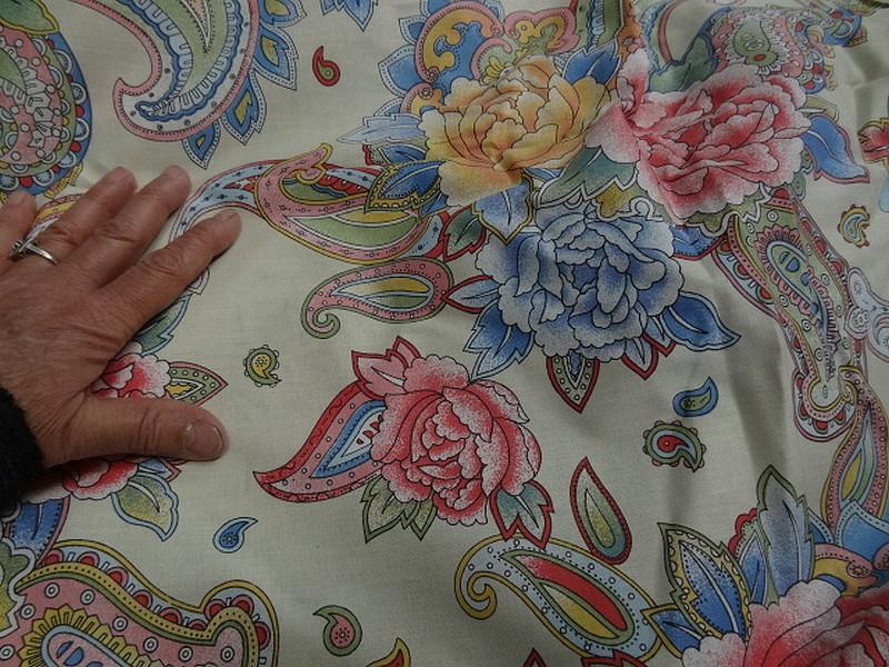 Popeline fond ecru fleurs type provencal 3