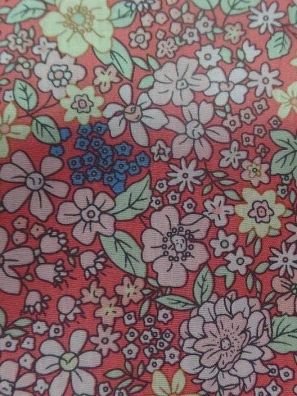 Popeline ton saumon imprime liberty fleurs jaune et rose et bleu