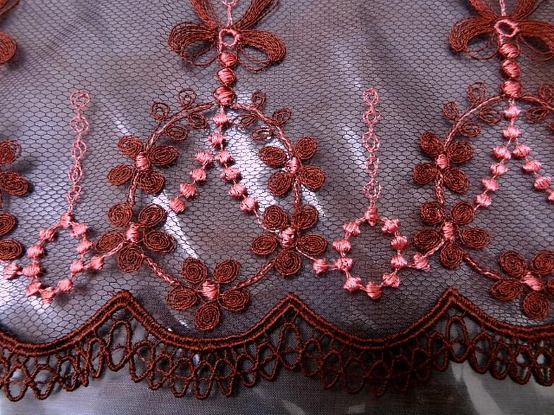 Resille brodee et festonnee rouge brique et capucine 1