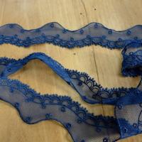 Resille brodee festonnee bleu nuit 1