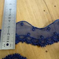 Resille brodee festonnee bleu nuit 2