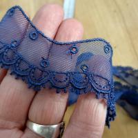 Resille brodee festonnee bleu nuit 4