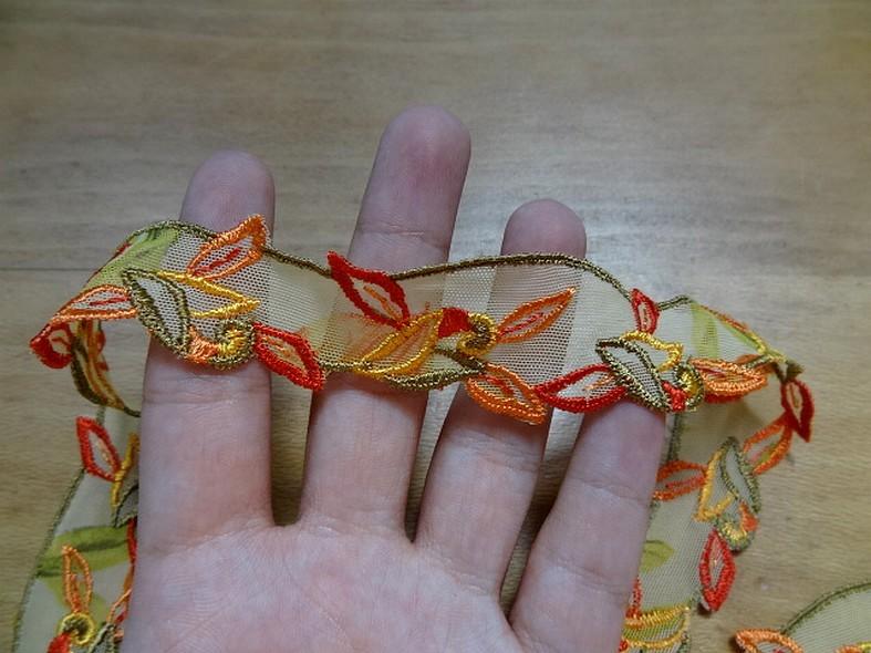 Resille brodee orange et kaki feuillage 1