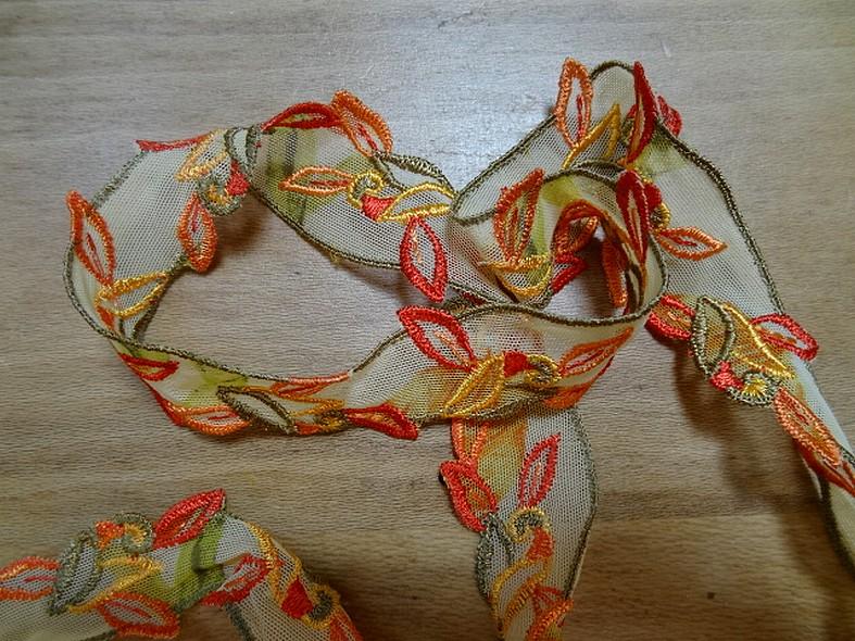 Resille brodee orange et kaki feuillage 2