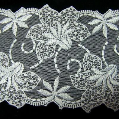 Resille dentelle en galon blanc brodee fleurs de lys 3 