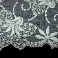 Resille dentelle en galon blanc brodee fleurs de lys 4 