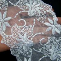 Resille dentelle en galon blanc brodee fleurs de lys 5 