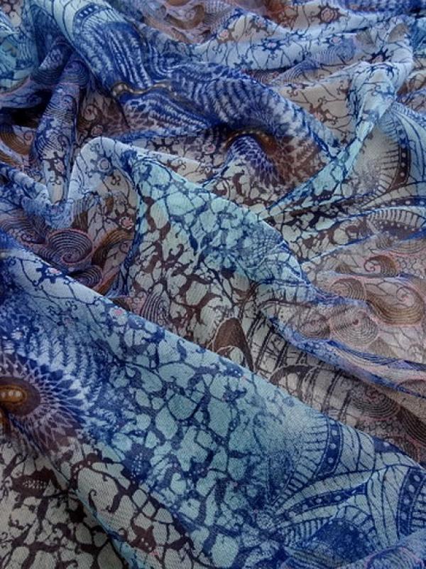 Resille en camaieu de bleus fleurs et volutes 1 