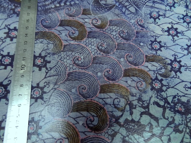 Resille en camaieu de bleus fleurs et volutes 3