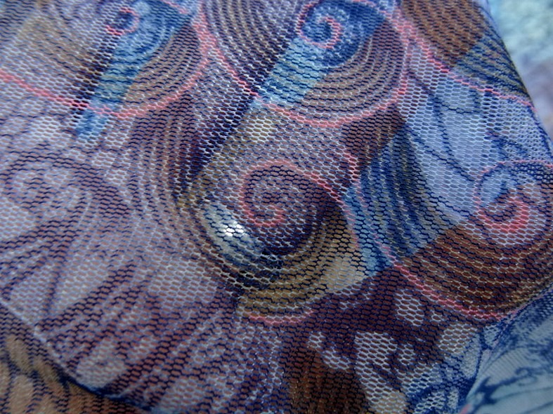 Resille en camaieu de bleus fleurs et volutes 4