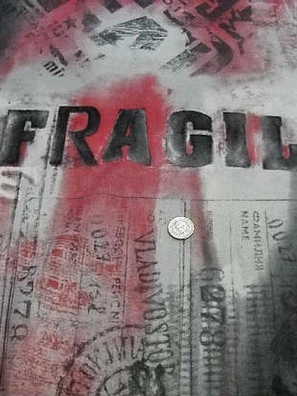 Resille fragile rouge blanc noir 2 