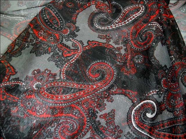 Resille gris noir rouge cachemire 1