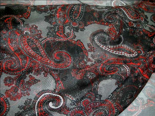 Resille gris noir rouge cachemire 3