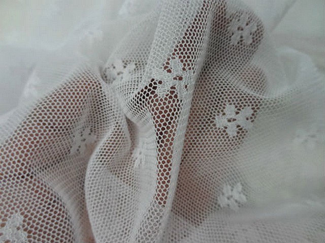 Resille lycra blanc motif tissé fleurette 2