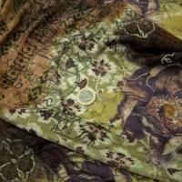 Resille lycra frises ecritures et fleurs kaki et terre 2 