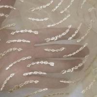 Resille lycra motif brode or pale 1