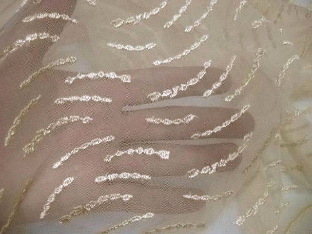 Resille lycra motif brode or pale 1