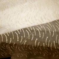 Resille lycra motif brode or pale 3