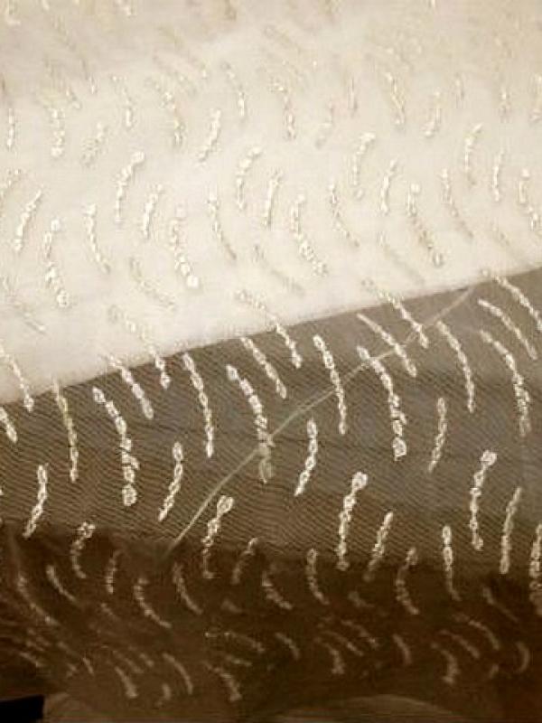 Resille lycra motif brode or pale 3 