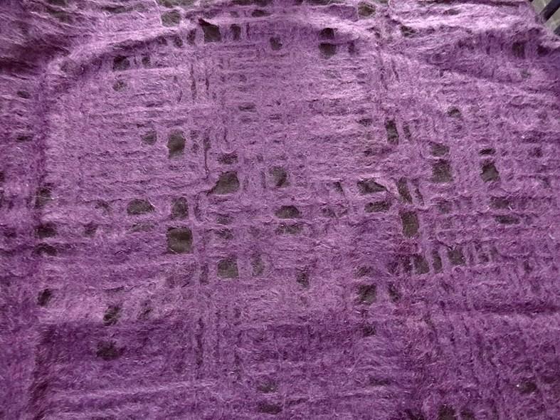 Resille lycra noire et laine angora prune cousu facon geometrique 1