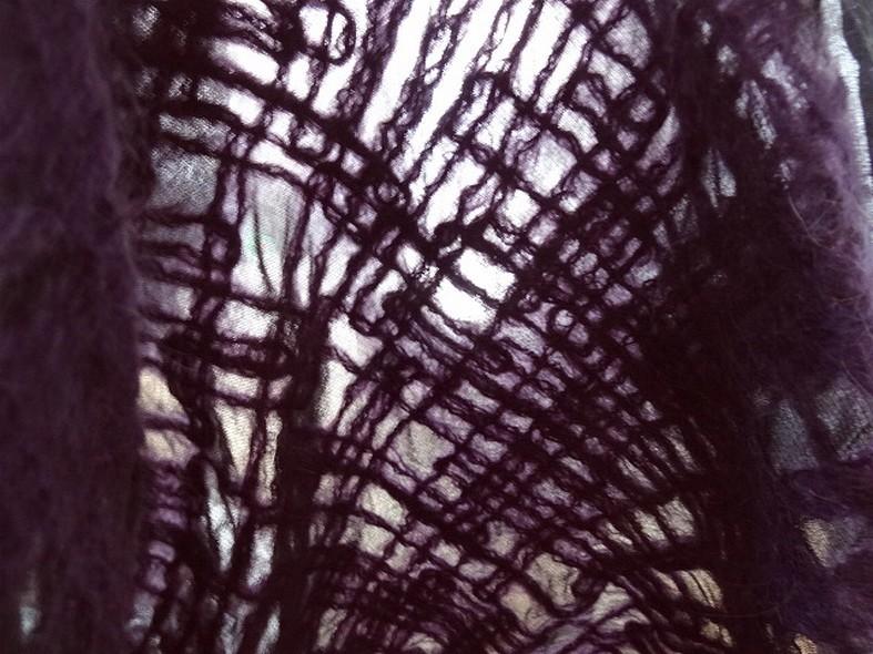 Resille lycra noire et laine angora prune cousu facon geometrique 6