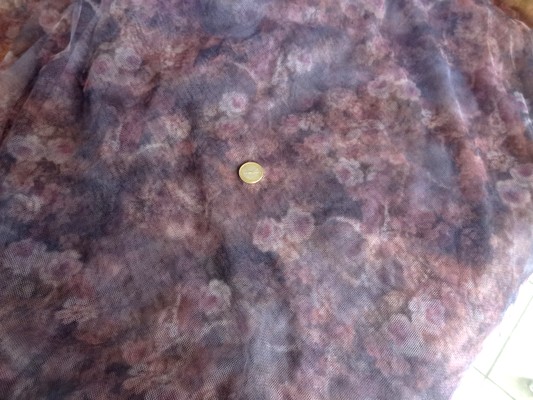 Résille lycra parme motifs roses de jardin 01