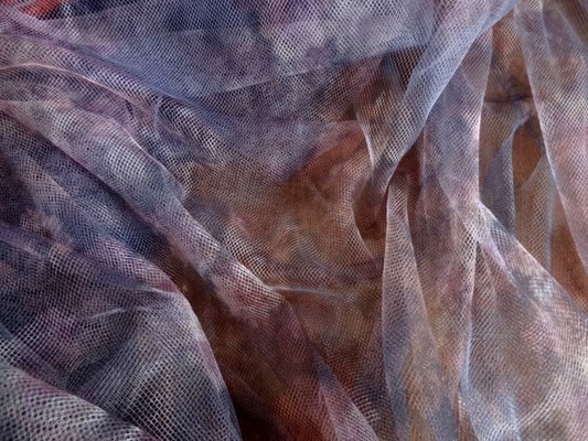 Résille lycra parme motifs roses de jardin 02