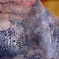 Résille lycra parme motifs roses de jardin 03