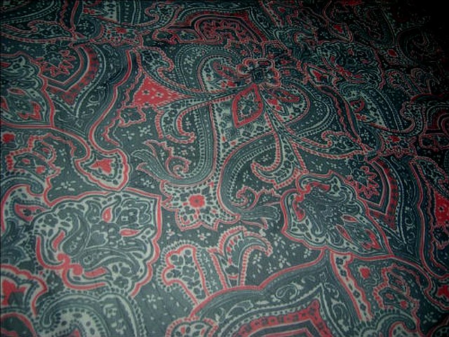 Resille lycra vert chrome rouge motif cachemire 1