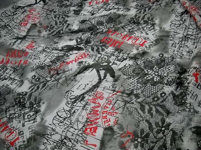 Resille motif dentelle et graffitis blanc noir rouge 1