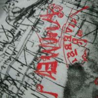 Resille motif dentelle et graffitis blanc noir rouge 2