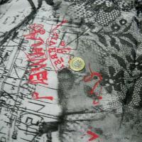 Resille motif dentelle et graffitis blanc noir rouge 3 