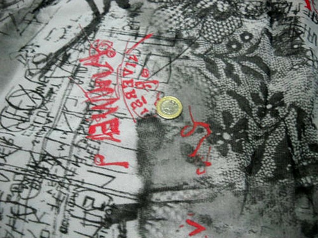 Resille motif dentelle et graffitis blanc noir rouge 3