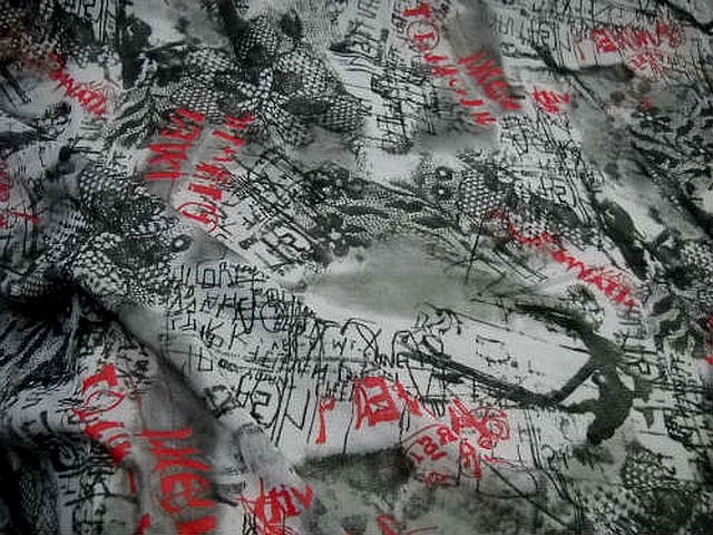 Resille motif dentelle et graffitis blanc noir rouge 4