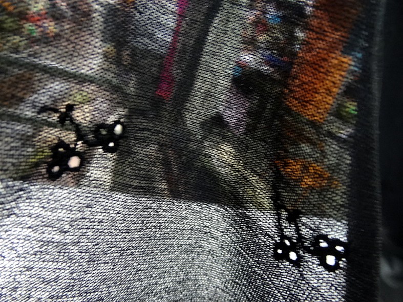 Resille mousse noire fleurs brodees ton sur ton 1