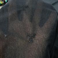 Resille mousse noire fleurs brodees ton sur ton 2