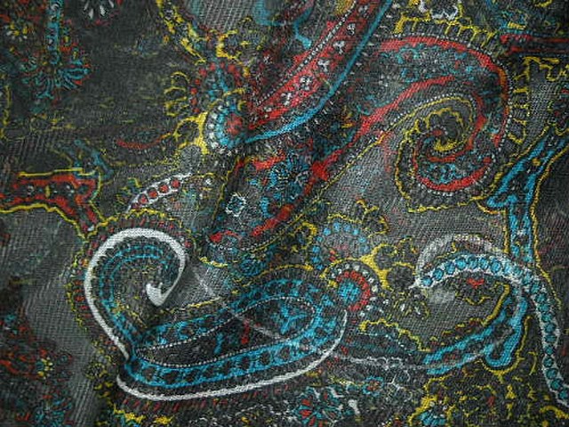 Resille noire cachemire teintes cyan rouge citron 1