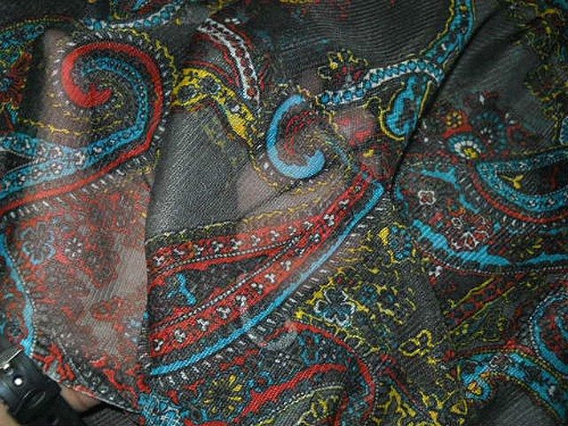 Resille noire cachemire teintes cyan rouge citron 4