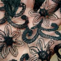 Resille noire seche brodee embase blanc casse 4